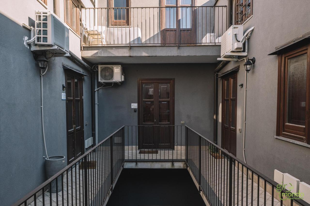 Giro Nel Mondo Apartments Catania Exterior foto