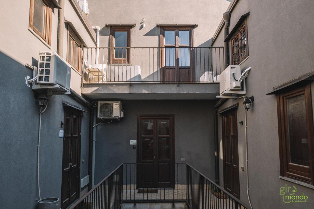 Giro Nel Mondo Apartments Catania Exterior foto